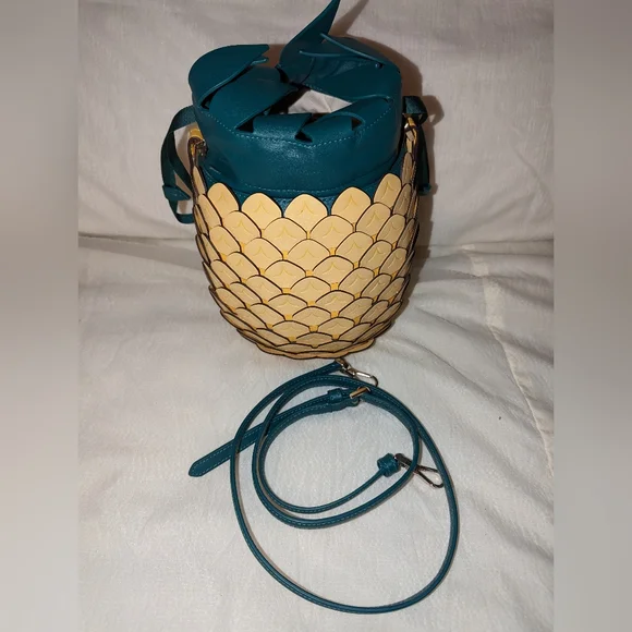 Kate Spade Pineapple Crossbody Drawstring Bucket Bag Colada Yellow Green EUC - Picture 2 of 10